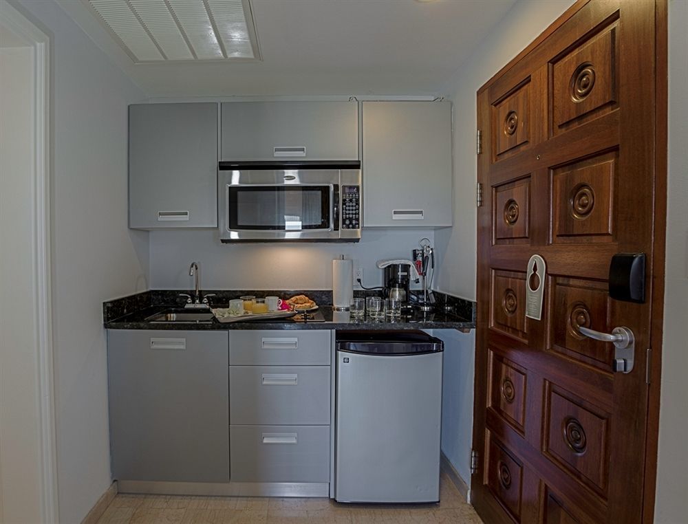 Princess Heights Luxury Condo Hotel Oyster Pond Dış mekan fotoğraf